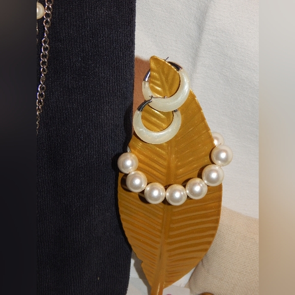 Handmade silver chain and pearl 3pc set - Picture 3 of 8